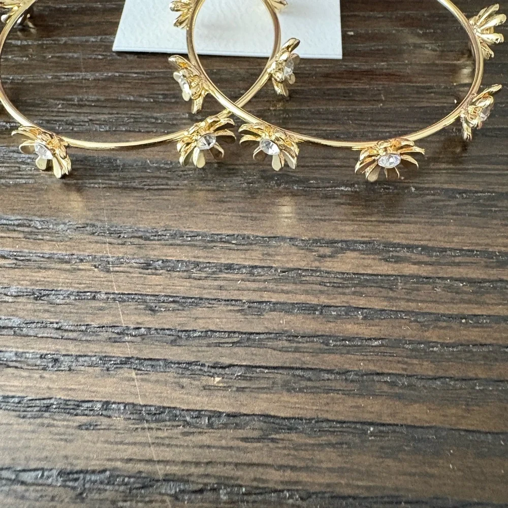 NEW Jessica Simpson flower hoop earrings
